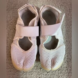 (WMNS) Nike Air Rift Breathe 'Triple White' size 6